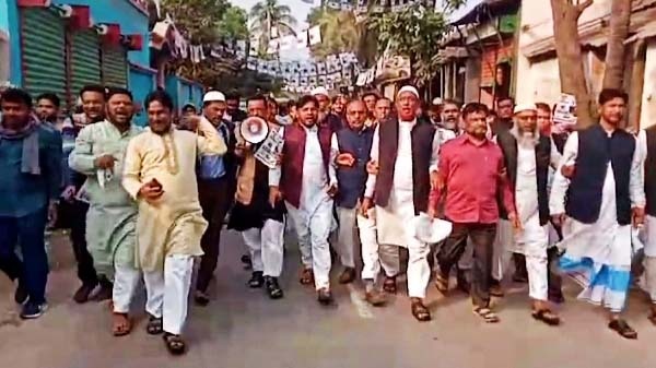 জনজোয়ারে ভাসছে মহিউদ্দিন'র নৌকা