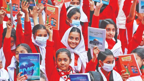 প্রায় ৪ কোটি শিক্ষার্থী নতুন বইয়ের ঘ্রাণে আর উল্লাসে মাতবে বই উৎসবে