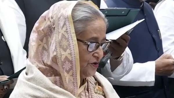 শপথ নিলেন দ্বাদশ জাতীয় সংসদ নির্বাচনে নবনির্বাচিত সংসদ সদস্যরা