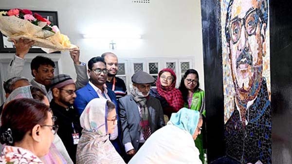বঙ্গবন্ধু এবং বঙ্গমাতার প্রতি শ্রদ্ধা নিবেদন প্রধানমন্ত্রীর