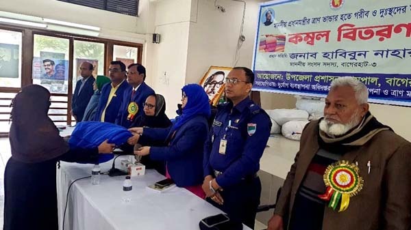 রামপালে দুস্থদের মাঝে কম্বল বিতরণ