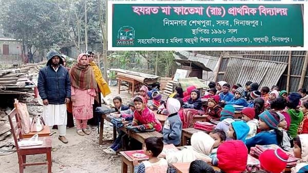 দিনাজপুরে প্রচন্ড শীতে খোলা আকাশের নিচে চলছে পাঠদান