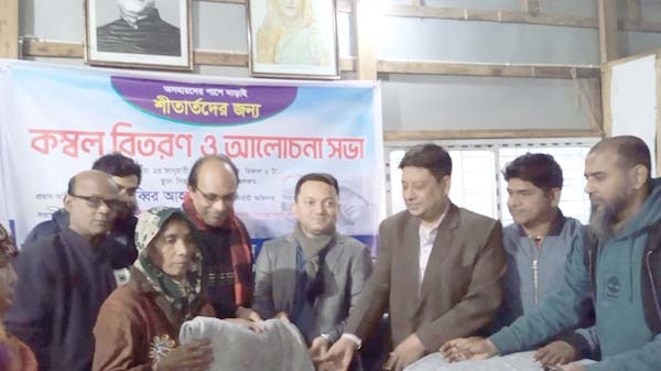 সিরাজদিখান প্রেস ক্লাবের আয়োজনে শীতার্তদের মধ্যে কম্বল বিতরণ