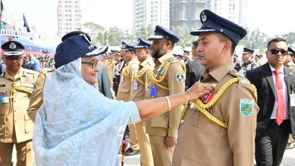 বিপিএম পদকে ভূষিত জয়পুরহাট জেলা পুলিশ সুপার মোহাম্মদ নূরে আলম