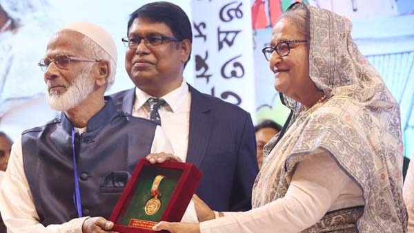একুশে পদক-২০২৪ বিতরণ প্রধানমন্ত্রী শেখ হাসিনার