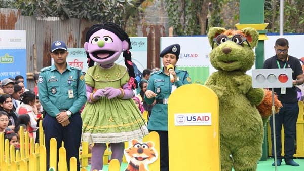 শিশুদের সড়ক নিরাপত্তা নিয়ম অনুসরণে বইমেলায় ডিএমপি ও সিসিমপুরের যৌথ উদ্যোগ