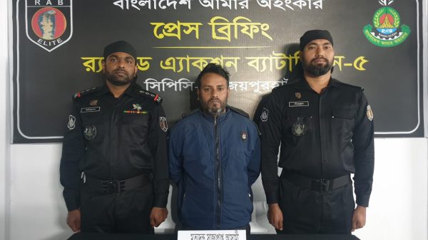 জয়পুরহাটে চাঞ্চল্যকর স্কুল ছাত্র হত্যার দায়ে মৃত্যুদন্ড প্রাপ্ত পলাতক আসামি গ্রেফতার