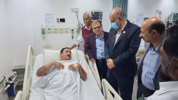 এমপি পঙ্কজ দেবনাথ'র চিকিৎসার খোঁজ নিলেন স্বাস্থ্যমন্ত্রী ডা. সামন্ত লাল সেন"