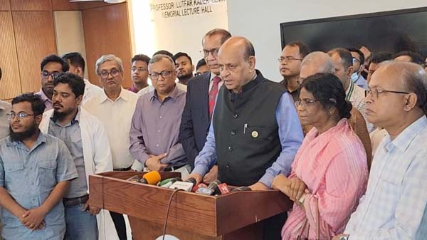 স্বাস্থ্যমন্ত্রীর আশ্বাসে ইন্টার্নি চিকিৎসকদের কর্মবিরতি আন্দোলন প্রত্যাহার