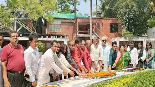 বঙ্গবন্ধুর সমাধিতে ডিইউজে’র নবনির্বাচিত কমিটির শ্রদ্ধা