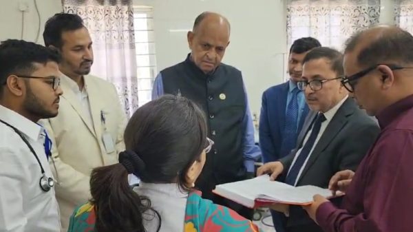 ঝটিকা অভিযানে কর্মক্ষেত্রে অনুপস্থিত উপজেলা পরিবার পরিকল্পনা কর্মকর্তা; সাময়িক বরখাস্ত করেছেন স্বাস্থ্যমন্ত্রী