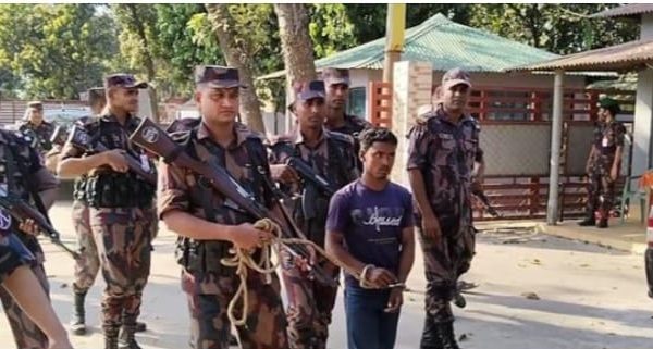 জয়পুরহাটে স্বর্ণের বারসহ চোরাকারবারিকে গ্রেফতার করেছে বিজিবি
