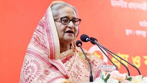 বিলাসিতা ছেড়ে শ্রমিকদের কল্যাণে বিশেষ নজর দিতে শিল্প মালিকদের প্রতি প্রধানমন্ত্রী