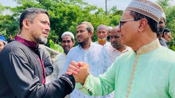 সিরাজদিখান উপজেলা পরিষদে চেয়ারম্যান প্রার্থী আবু বকর’র গণসংযোগ