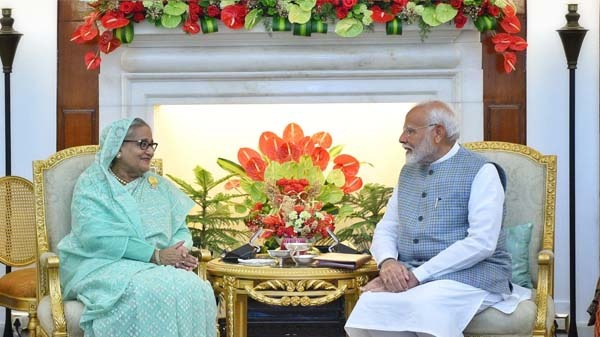নয়াদিল্লির রাষ্ট্রপতি ভবনে শেখ হাসিনাকে নরেন্দ্র মোদি’র উষ্ণ আনুষ্ঠানিক সংবর্ধনা
