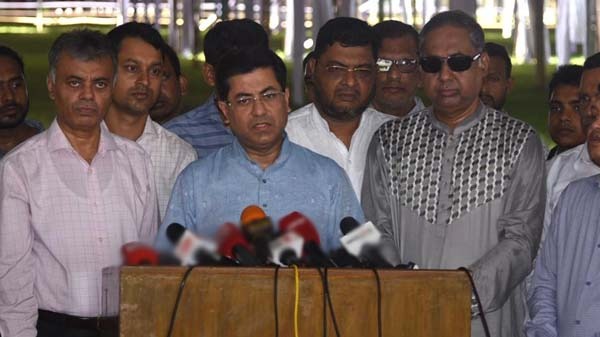 বর্জ্য অপসারণে প্রয়োজনীয় যান-যন্ত্রপাতিতে আগের চাইতে বেশি সক্ষমতা অর্জন করেছি : মেয়র তাপস