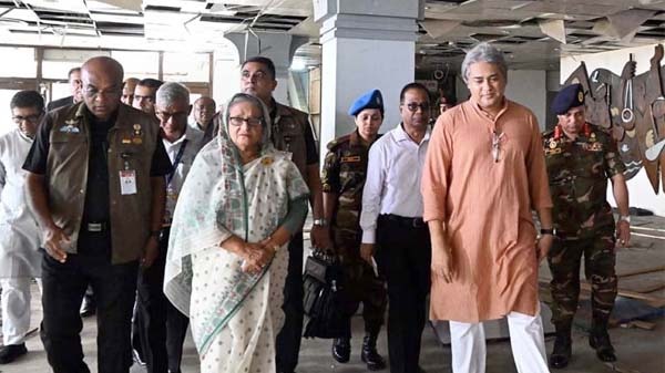 বিটিভি’র ধ্বংসাত্মক ভবন পরিদর্শন করলেন প্রধানমন্ত্রী