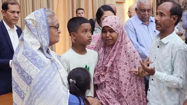 নিহতদের পরিবারের সদস্যদের প্রধানমন্ত্রীর আর্থিক সহায়তা প্রদান