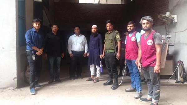 এডিস'র লার্ভা পাওয়ায় স্কয়ার হাসপাতালসহ ৯ স্থাপনাকে ঢাদসিক'র জরিমানা