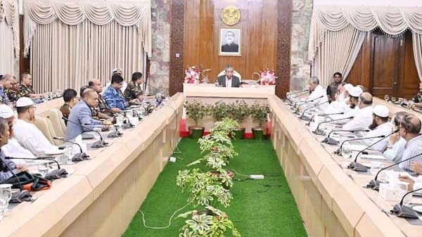 রাষ্ট্রপতির সঙ্গে রাজনৈতিক দলের নেতৃবৃন্দ ও তিন বাহিনীর প্রধানগণের বৈঠক