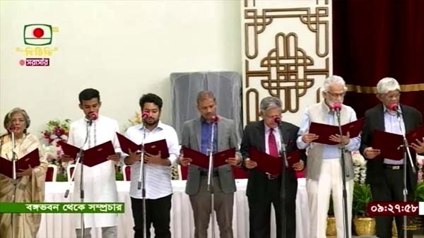 শপথ নিলেন অন্তর্বর্তীকালীন সরকারের উপদেষ্টারা