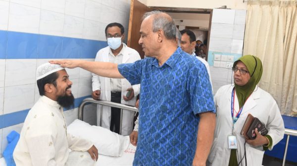 বৈষম্য বিরোধী ছাত্র আন্দোলনে আহতদের চিকিৎসায় সরকার সব ধরনের সহযোগিতা করবে : স্বরাষ্ট্র উপদেষ্টা