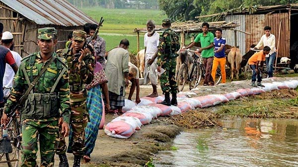 কুমিল্লার গোমতীর পানি বিপৎসীমার ওপর দিয়ে প্রবাহিত হচ্ছে