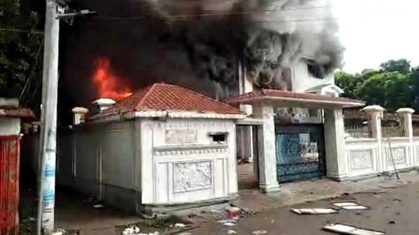 এমপি শিমুলের বাড়ি জান্নাতি প্যালেসে আগুন