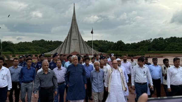 স্বরাষ্ট্র ও কৃষি উপদেষ্টাসহ নতুন চার উপদেষ্টার জাতীয় স্মৃতিসৌধে শ্রদ্ধা নিবেদন