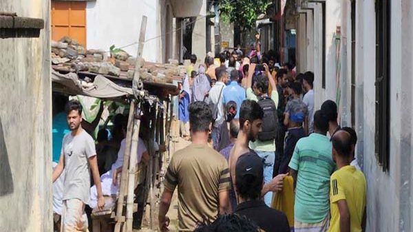 আশুলিয়ায় ফ্ল্যাট থেকে সন্তানসহ স্বামী-স্ত্রীর মরদেহ উদ্ধার