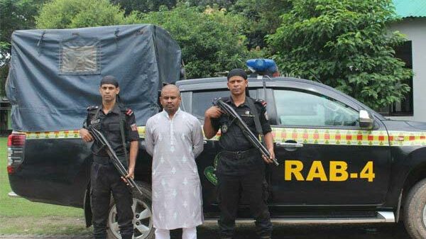 গণঅভ্যুত্থানে লাশ পোড়ানোর ঘটনায় পুলিশ কর্মকর্তাকে আশুলিয়া থানায় সোপর্দ