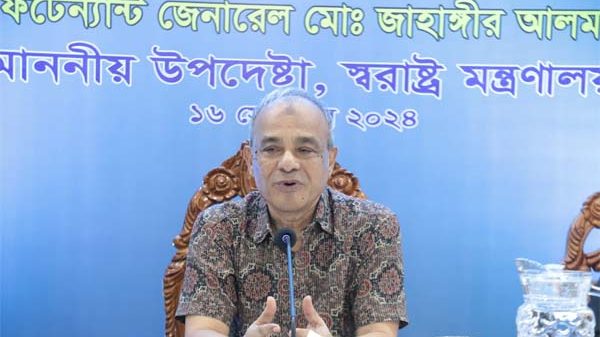 নৌপথে চোরাচালান প্রতিরোধে কোস্টগার্ডকে আন্তরিকতার সঙ্গে কাজ করার আহ্বান জানালেন স্বরাষ্ট্র উপদেষ্টা