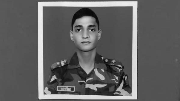 গুরুতর আহত সেনা কর্মকর্তা নির্জন’র মৃত্যুতে স্বরাষ্ট্র উপদেষ্টার শোক