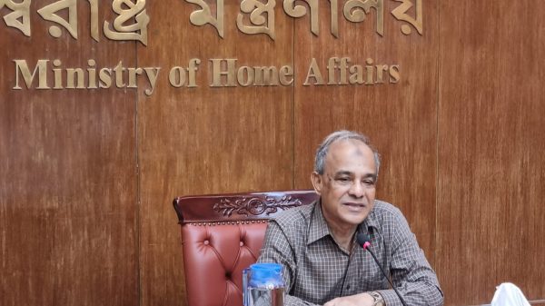 ঘুষ ও চাঁদাবাজি বন্ধে কঠোর পদক্ষেপ গ্রহণের আহ্বান স্বরাষ্ট্র উপদেষ্টার