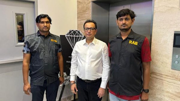 রাতে গুলশান থেকে দিলীপ কুমার আগারওয়াল গ্রেফতার