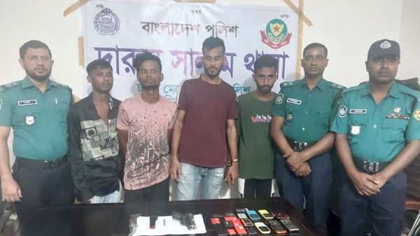 যৌথ অভিযানে বিদেশি পিস্তল ও গুলিসহ গ্রেফতার-৪