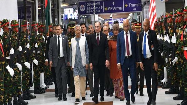 দেশের উদ্দেশে ঢাকা ত্যাগ করেছেন মালয়েশিয়ার প্রধানমন্ত্রী