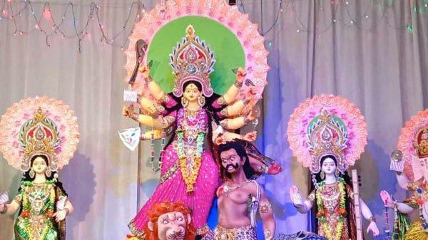 সিরাজদিখানে জাঁকজমকভাবে পালিত হচ্ছে শারদীয় দূর্গোৎসব