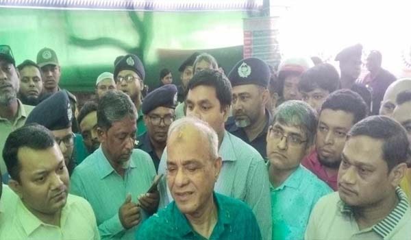 সিরাজদিখান ও শ্রীনগরে পূঁজা মন্ডপ পদির্শনে স্বরাষ্ট্র উপদেষ্টা