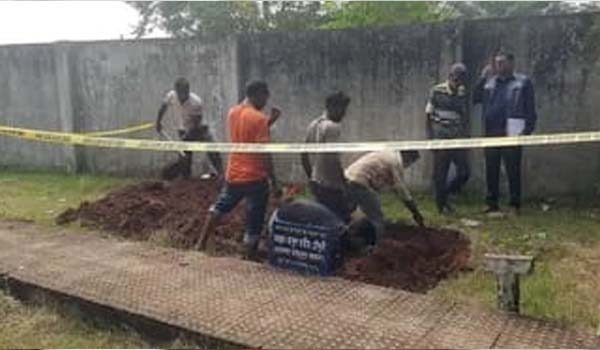 সাভার ডিএনএ পরীক্ষার জন্য কবর থেকে তোলা হয়েছে হারিছ চৌধুরীর মরদেহ