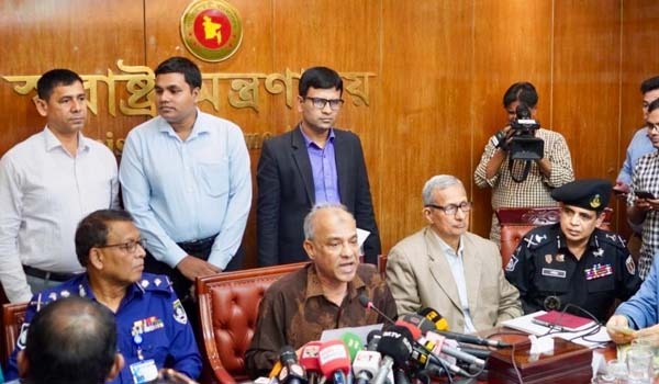 ট্রাফিক নিয়ন্ত্রণে আইনশৃঙ্খলা বাহিনীর অবসরপ্রাপ্তদের নিয়োগ করা হবে : স্বরাষ্ট্র উপদেষ্টা