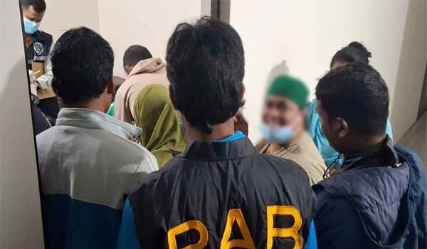মানিকগঞ্জে হোটেল রংধনু থেকে নারীর গলাকাটা মরদেহ উদ্ধার