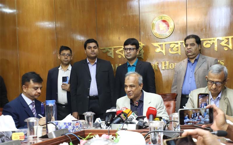 বিডিআর হত্যাকাণ্ডের ন্যায়বিচার নিশ্চিতে ৫ কার্যদিবসের মধ্যে তদন্ত কমিটি গঠন করা হবে : স্বরাষ্ট্র উপদেষ্টা
