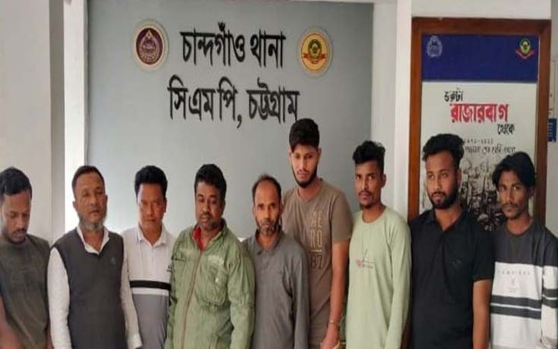 চান্দগাঁওয়ে অসামাজিক কার্যকলাপের অভিযোগে ৩ হোটেল থেকে আটক-১৩