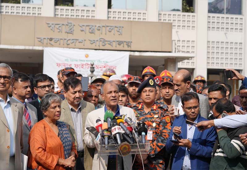 অগ্নি নিরাপত্তা বিষয়ে সচেতনতা বাড়ানোর জন্য মহড়ার আয়োজন : স্বরাষ্ট্র উপদেষ্টা