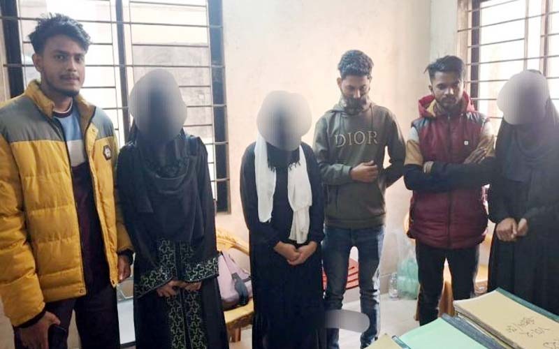 সিলেট নগরীর ‘ঢাকা প্যালেস’ ও ‘নিউ জালালী’ আবাসিক হোটেলে পৃথক অভিযানে ৯ নারী-পুরুষ আটক