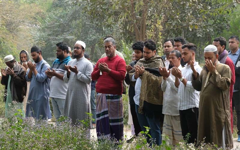 রায়েরবাজারে জুলাই গণঅভ্যুত্থানে শহিদদের কবর জিয়ারত করলেন উপদেষ্টা নাহিদ ইসলাম