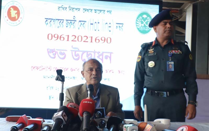 কারাগারের জরুরি সেবা (হটলাইন) নম্বরের উদ্বোধন করলেন স্বরাষ্ট্র উপদেষ্টা
