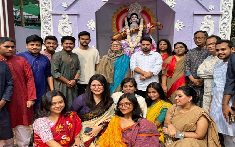 জগন্নাথ হলে সরস্বতী পূজামণ্ডপ পরিদর্শনে সরকারের দুই উপদেষ্টা