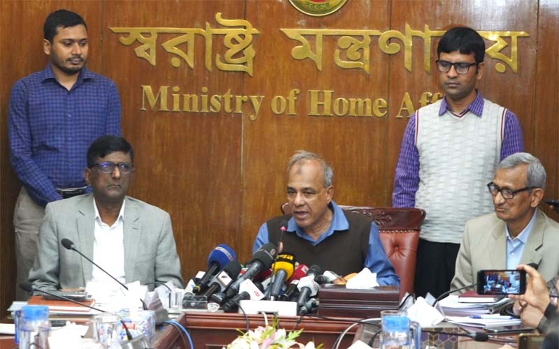 জনদুর্ভোগ সৃষ্টি না করে ক্যাম্পাসে দাবি দাওয়া পেশ করুন : স্বরাষ্ট্র উপদেষ্টা
